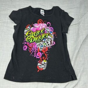 Kavio girls small (6/7) black short sleeve grave digger skulls